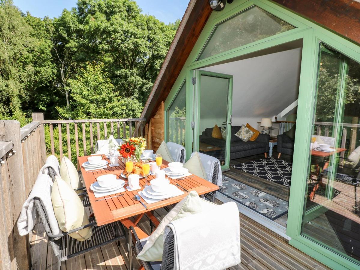 Old Wood Coach House Villa Lincoln Exterior foto